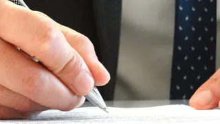 В Брянской области адвоката лишили статуса после длительного проживания за границей