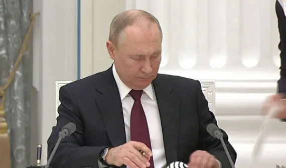 Президент РФ Владимир Путин подписал указы о признании ДНР и ЛНР