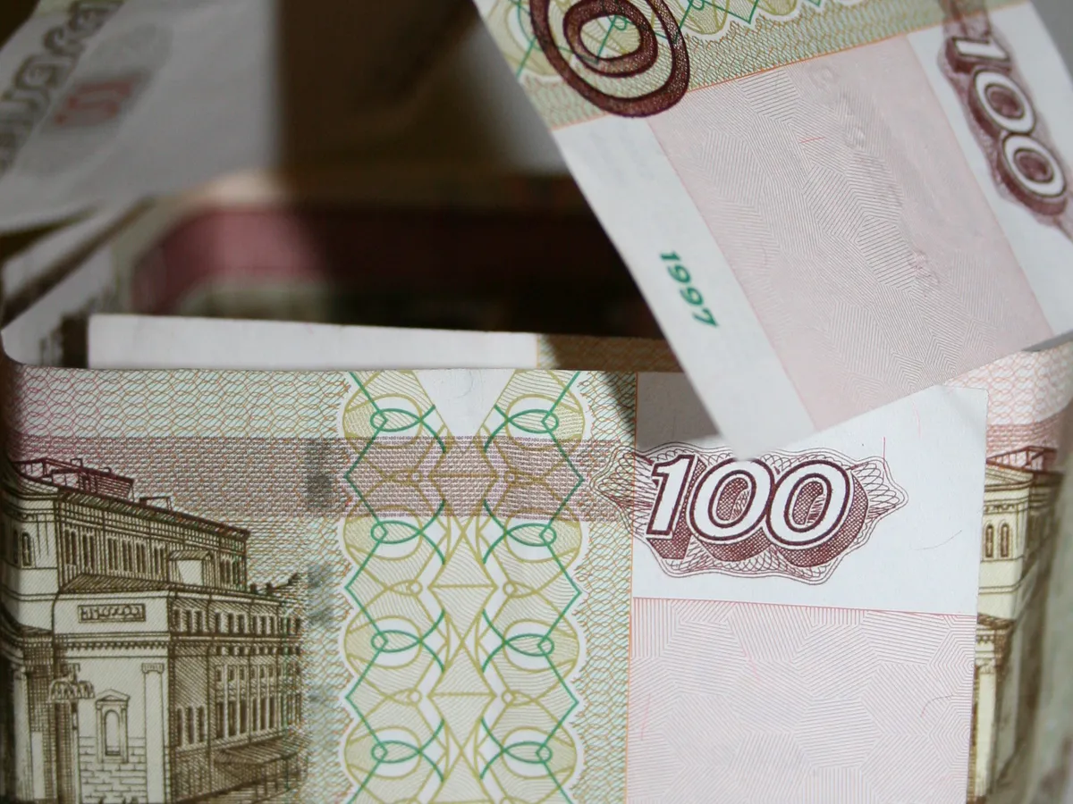 В Брянской области более 1,2 тысячи отцов получают пособие по уходу за ребёнком