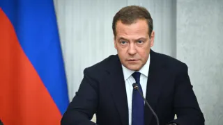 Дмитрий Медведев продолжает набирать популярность, делая жесткие заявления