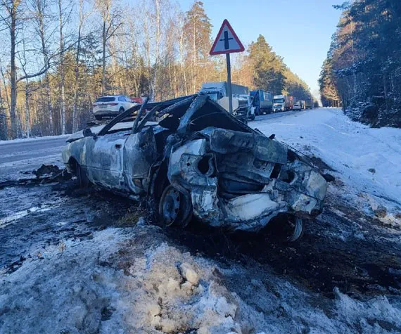 После массовой аварии под Брянском загорелась машина – погибла пассажирка
