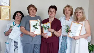 В Брянске сотрудников детской больницы №1 наградили за многолетнюю работу