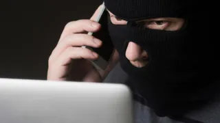 Телефонные мошенники отрабатывают новые схемы на наивных брянцах