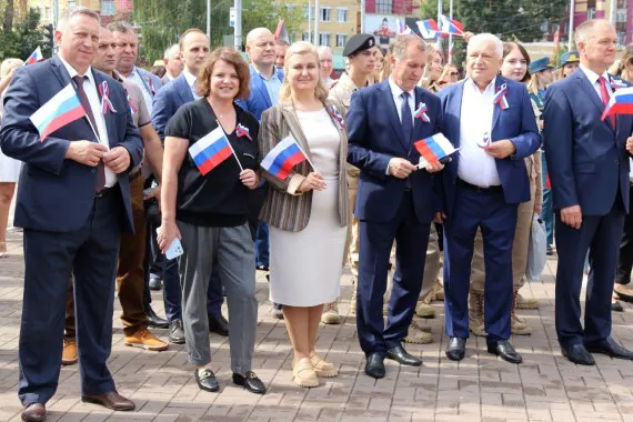 Замгубернатора Татьяна Кулешова поздравила жителей региона с Днем российского флага