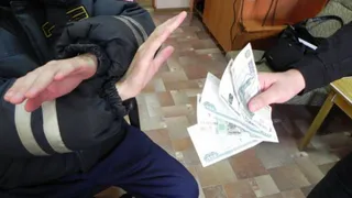 Брянский инспектор ДПС отказался от получения взятки