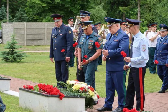 Брянский прокурор Александр Войтович почтил память погибших в Великой Отечественной войне