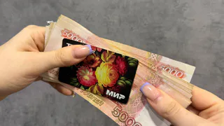 Жители Брянской области стали реже пользоваться банковскими картами
