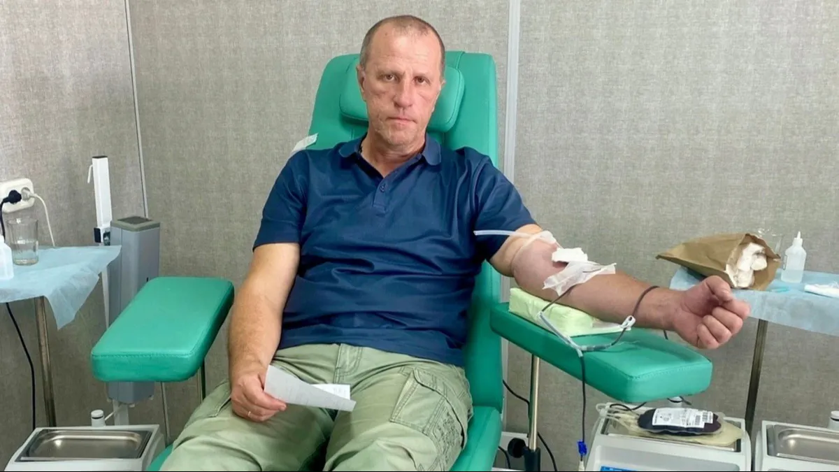 В Брянске Почетный донор России Денис Лушников сдал кровь и ее компоненты в 75-й раз