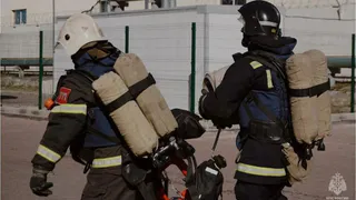 В Брянске 38 спасателей и восемь пожарных машин тушили условный пожар на складе