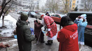 В Брянске военная полиция и народный фронт поздравили с Новым годом детей участников СВО