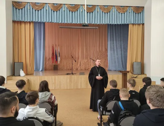 В Брянском техникуме энергомашиностроения и радиоэлектроники проходят встречи с представителями церкви