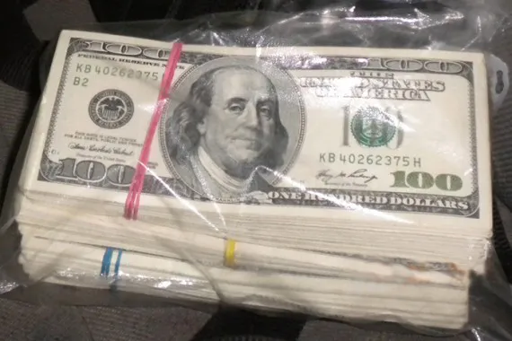 Брянские таможенники нашли у украинца 40 тысяч долларов США