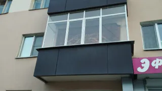 В Брянске собственника через суд обязали убрать самовольное остекление лоджии
