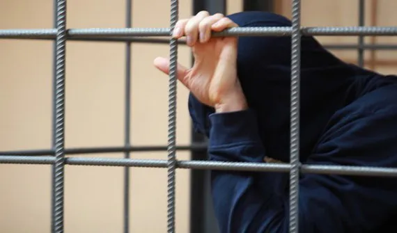 Молодых наркоторговцев из Брянска наказали 21 годом колонии на двоих