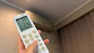 Нажмите на одну кнопку на кондиционере и наслаждайтесь - включатся "тонкие" настройки: так работают кондиционеры в элитных домах