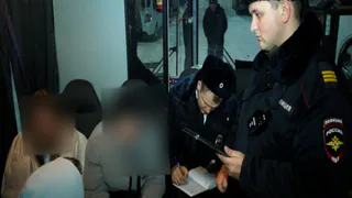 Брянский клуб, возле которого блогерша сожгла паспорт, проверили сотрудники полиции