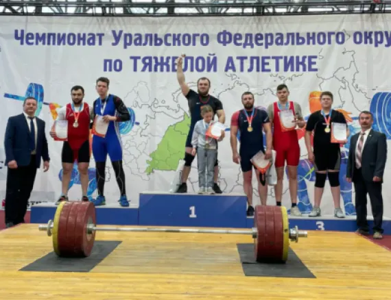 Брянские спортсмены берут золото в соревнованиях по тяжёлой атлетике