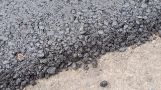 В поселке Комаричи начался капитальный ремонт на  улице Ленина