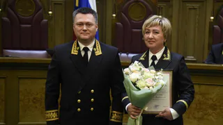 Судьи Брянской области получили награды и удостоверения