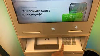 С июня банкоматы начнут работать по новым правилам: снять наличные станет сложнее?