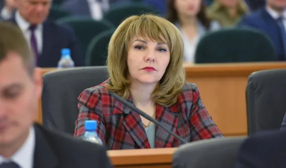 Сенатор Галина Солодун вручила почетную грамоту Генеральному директору БМЗ