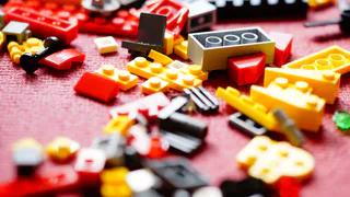 В Брянске полиция потребовала уничтожить 868 конструкторов, похожих на LEGO