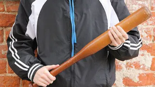 В Суражском районе отморозки избили битой местного жителя