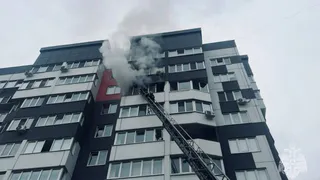 На ул. Грибачева в Брянске загорелась квартира: 15 жильцов экстренно эвакуировали
