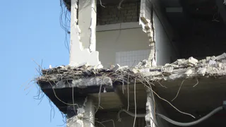 В Брянске начали снос аварийного дома на улице Калинина