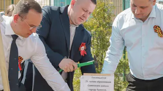 В Брянске школьники высадили памятную аллею на территории школы №72