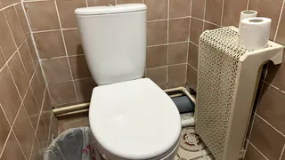 Вот для чего нужно солить воду в унитазе: запомните раз и навсегда