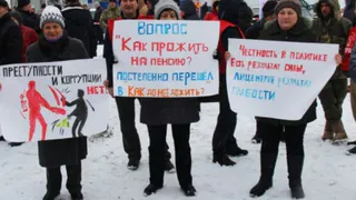Выгоничские коммунисты поздравили работников,  и ветераной системы социальной защиты
