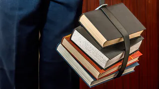 В Новозыбкове двух библиотекарей наградили за вклад в развитие культуры