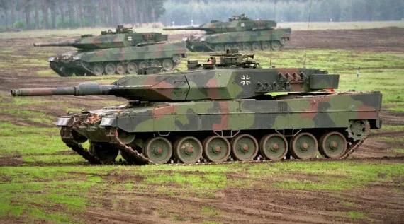 Запад продолжает накачивать нацистский режим Украины оружием