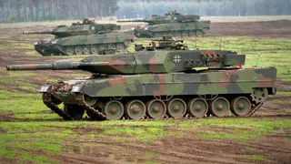 Запад продолжает накачивать нацистский режим Украины оружием
