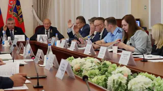 В Брянской области на выплаты медикам направили более 100 млн рублей