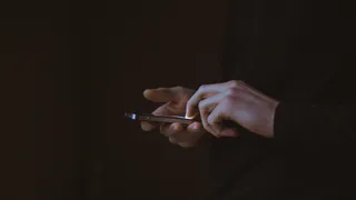 Брянец предложил разрешить родителям блокировать звонки детям с незнакомых номеров