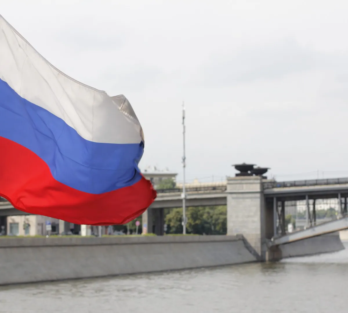 Руководители Брянска поздравили жителей с Днем России