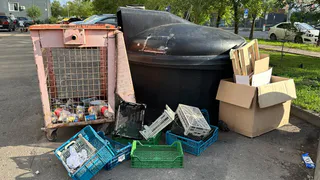 В Брянске проспект Героев оказался завален песком и мусором