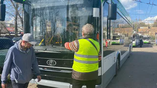 В Брянске по улицам пустили праздничный профсоюзный троллейбус
