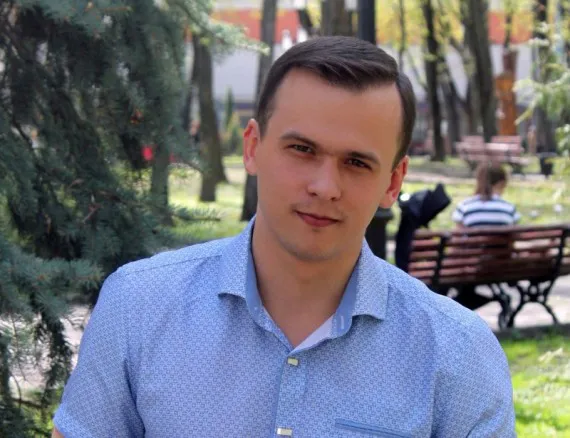 Один из лидеров местного ЛДПР Денис Семенов развенчал вранье блогера Коломейцева