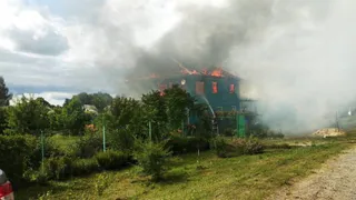 В Навлинском районе сгорела крыша двухэтажного частного дома