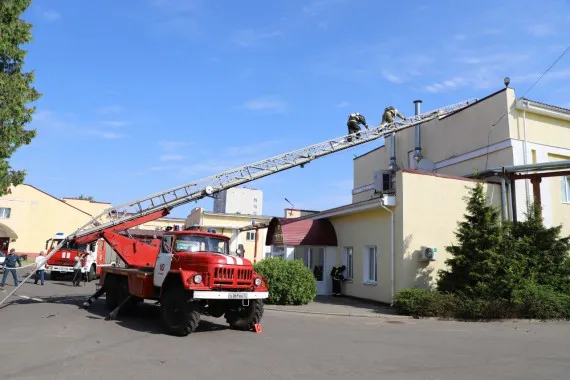 В Клинцах МЧС провели тренировочные пожарно-тактические учения