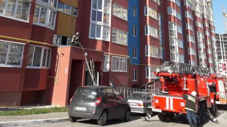 На улице Костычева в Брянске произошёл пожар в многоэтажке (видео)