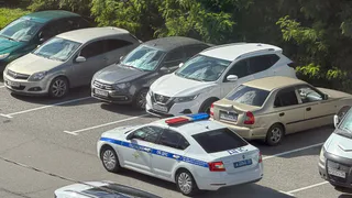 В Брянске пенсионерка попала под автомобиль при выезде с парковки