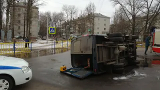 Стали известны подробности ДТП с перевернувшейся маршруткой в Брянске