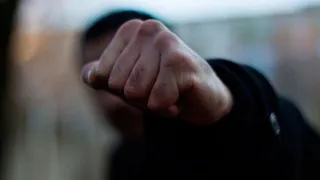 Брянские росгвардейцы задержали избивших мужчину и женщину парней