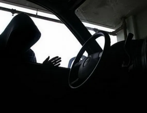 Под Карачевом юнец угнал автомобиль у спящего собутыльника