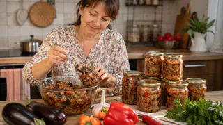 Этот баклажанный салат готовлю снова и снова: уксуса нет, вкус мягкий, а зимой банка исчезает за раз