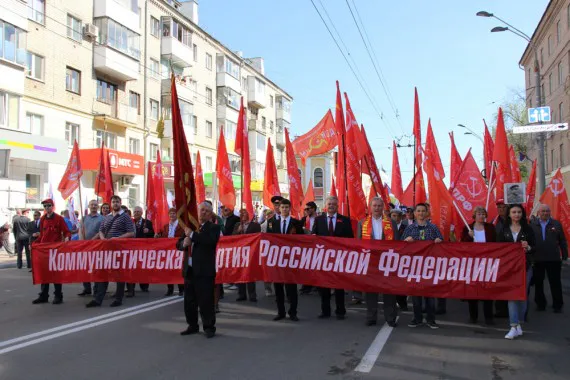 Брянские чиновники поменяли расстановку политических партий на параде 17 сентября